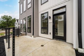 Private patio (townhomes)